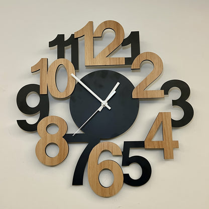 Moderne Metallwanduhr mit Asymmetrischer Digitaler Silhouette – Geräuschlos, Ideal für Küche, Wohnzimmer und Schlafzimmer