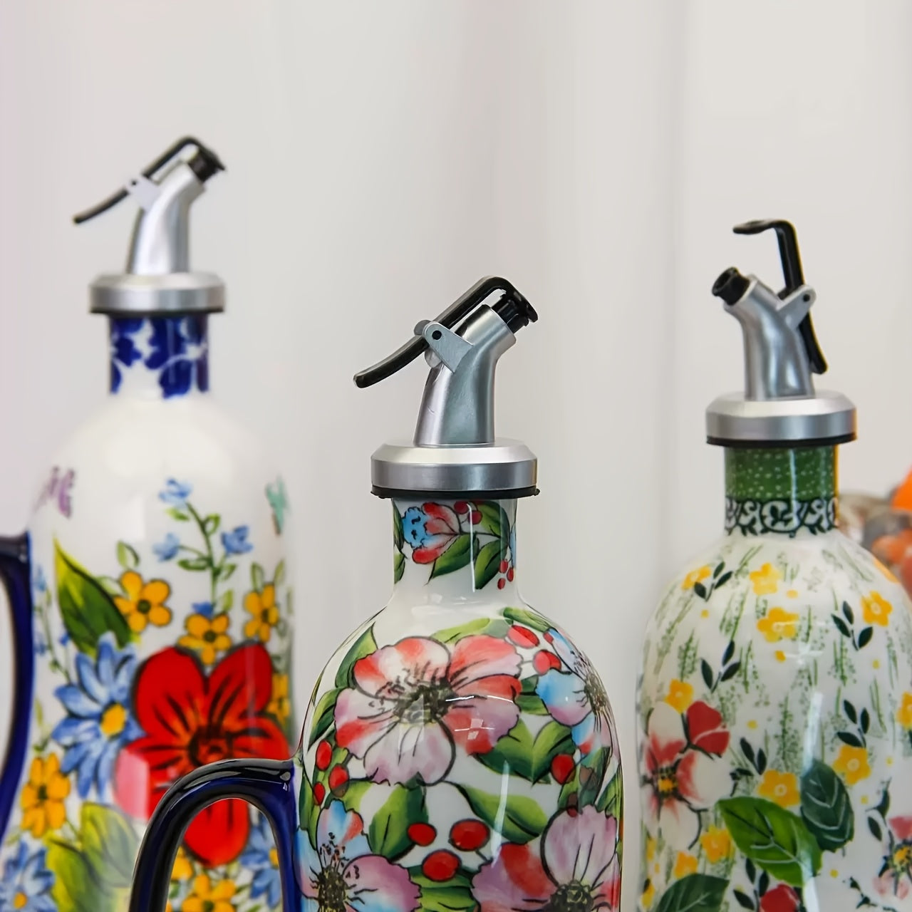 Handgefertigter Keramik-Ölspender mit Pumpengriff und Blumenmuster – 24x10 cm Küchenaccessoire für Olivenöl und Essig