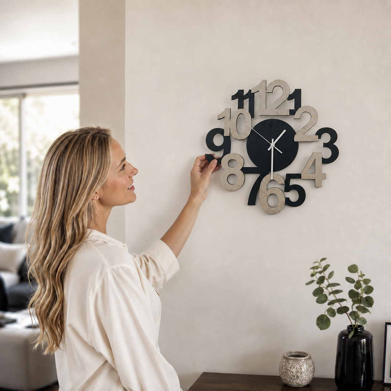 Moderne Metallwanduhr mit Asymmetrischer Digitaler Silhouette – Geräuschlos, Ideal für Küche, Wohnzimmer und Schlafzimmer
